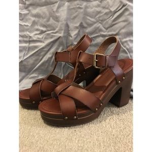 American Eagle platform heel